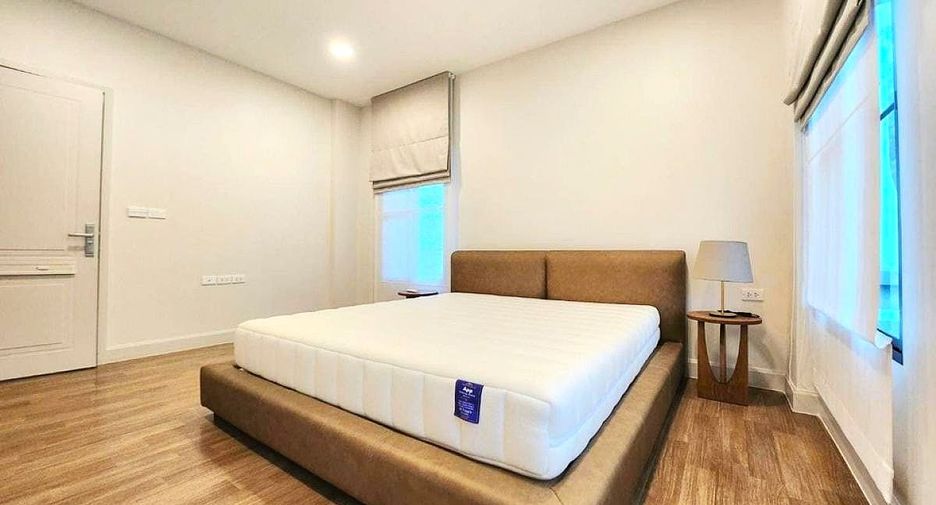 Haus zur Miete mit 4 Zimmer in Saphan Sung, Bangkok