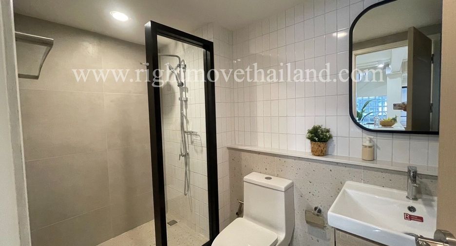 Reihenhaus zum Kauf mit 2 Zimmer in Phra Khanong, Bangkok