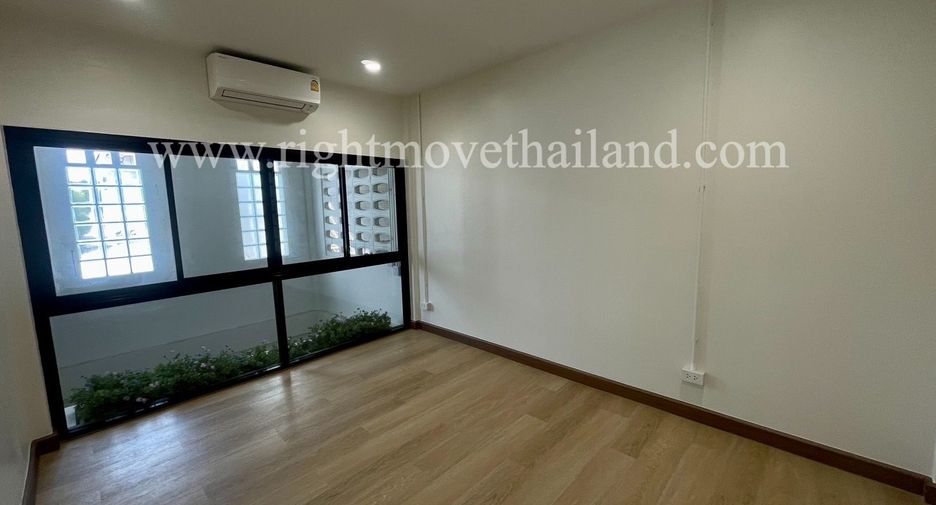 Reihenhaus zum Kauf mit 2 Zimmer in Phra Khanong, Bangkok