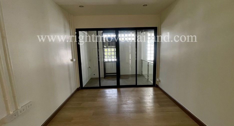 Reihenhaus zum Kauf mit 2 Zimmer in Phra Khanong, Bangkok