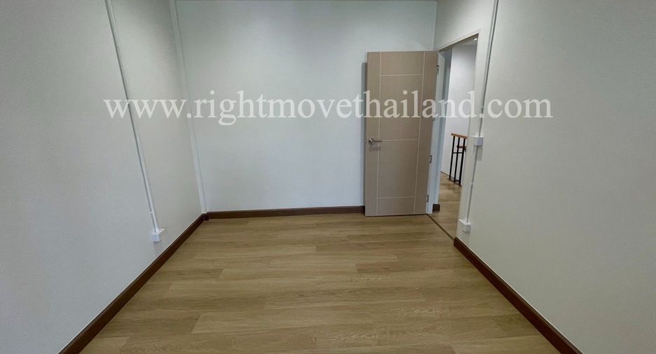Reihenhaus zum Kauf mit 2 Zimmer in Phra Khanong, Bangkok