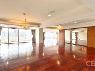 For sale 3 bedrooms condo in Watthana, Bangkok