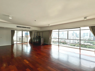 For sale 3 bedrooms condo in Watthana, Bangkok