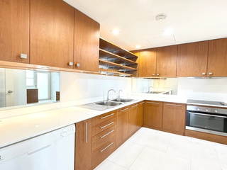 For sale 3 bedrooms condo in Watthana, Bangkok