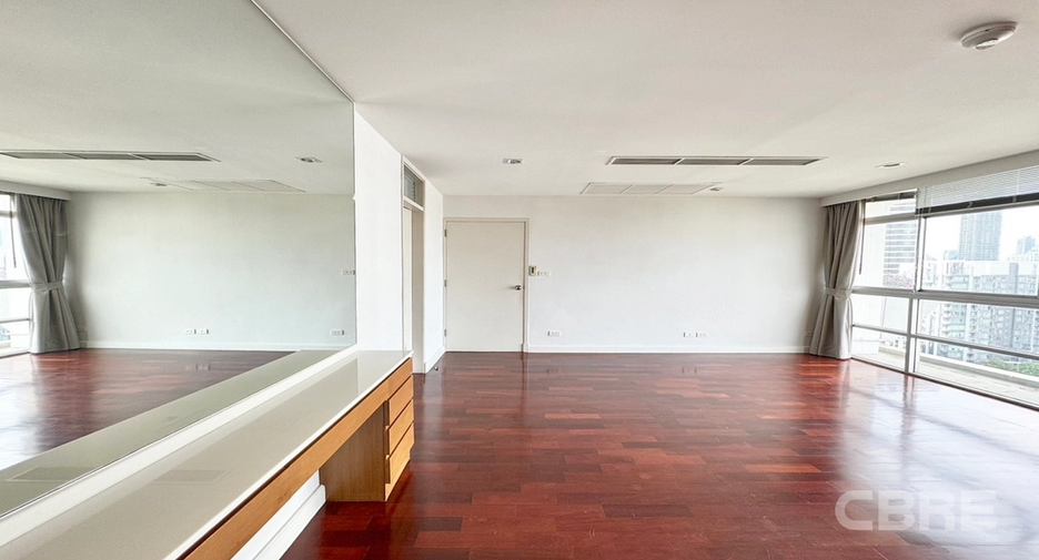 For sale 3 bedrooms condo in Watthana, Bangkok