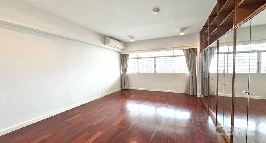 For sale 3 bedrooms condo in Watthana, Bangkok