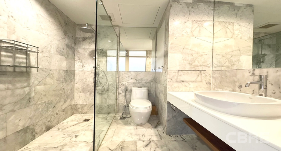 For sale 3 bedrooms condo in Watthana, Bangkok