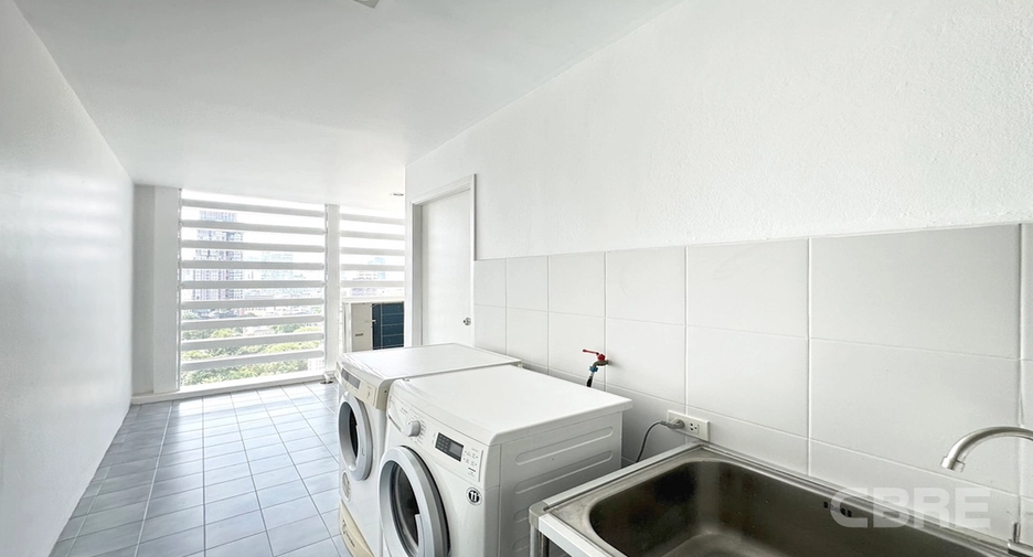 For sale 3 bedrooms condo in Watthana, Bangkok