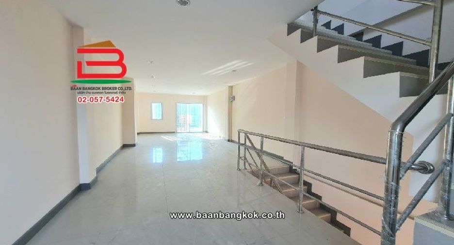 Gewerbefläche zum Kauf mit 3 Zimmer in Sam Khok, Pathum Thani