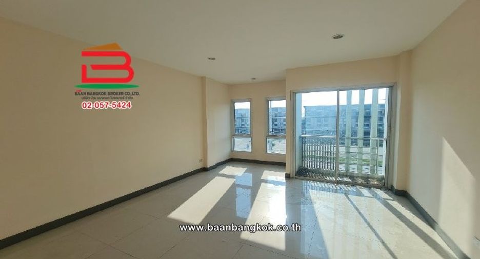 Gewerbefläche zum Kauf mit 3 Zimmer in Sam Khok, Pathum Thani