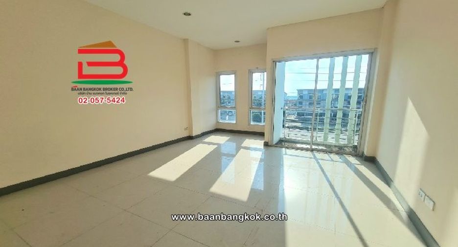 Gewerbefläche zum Kauf mit 3 Zimmer in Sam Khok, Pathum Thani