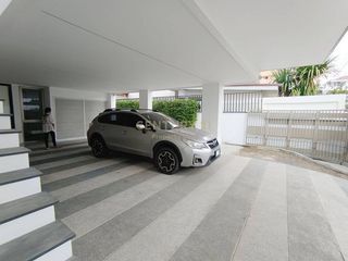 For sale 4 bedrooms townhouse in Huai Khwang, Bangkok