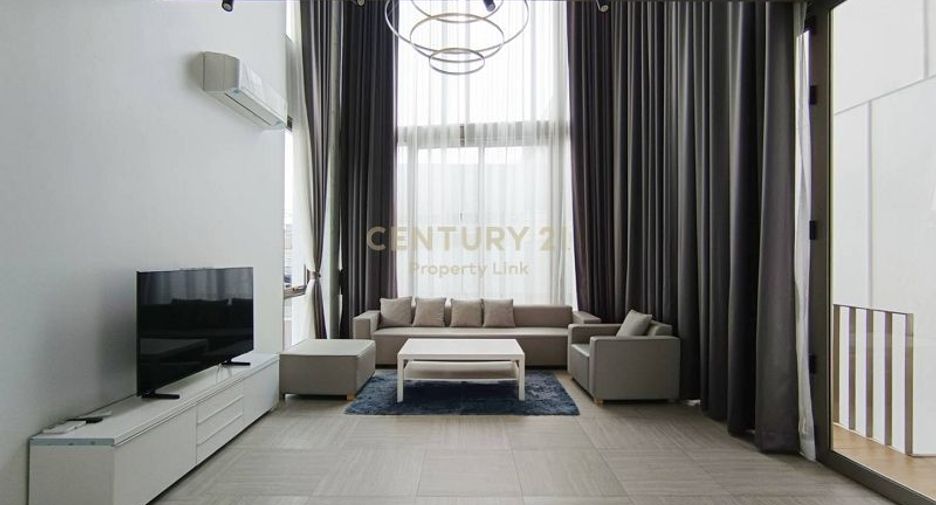 For sale 4 bedrooms townhouse in Huai Khwang, Bangkok