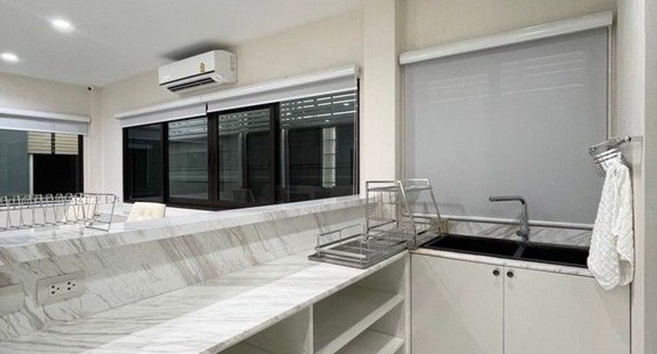 Продажа 4 спальни дом в Сапхан Сунг, Бангкок