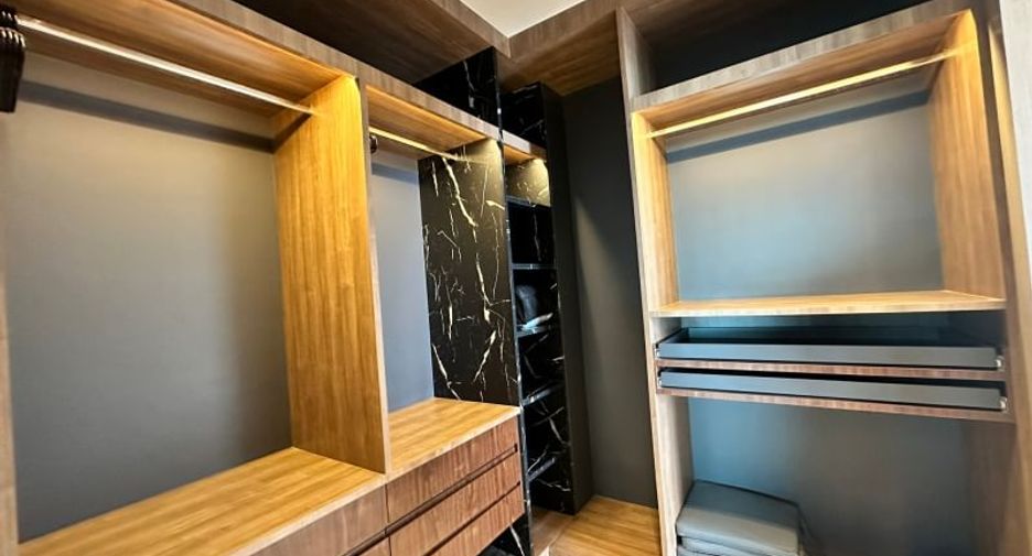 For rent and for sale 2 bedrooms condo 