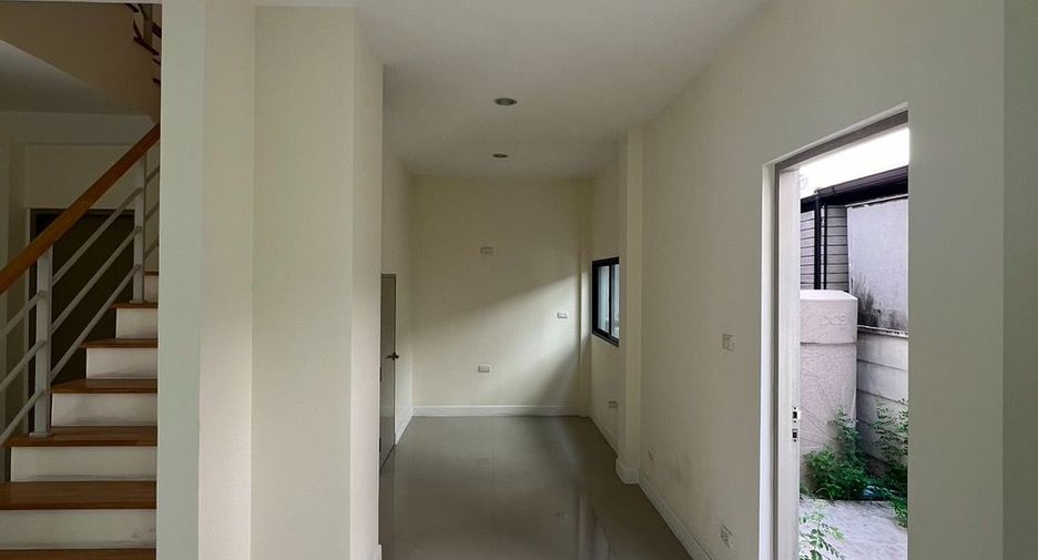 For sale 4 bedrooms house in Prawet, Bangkok