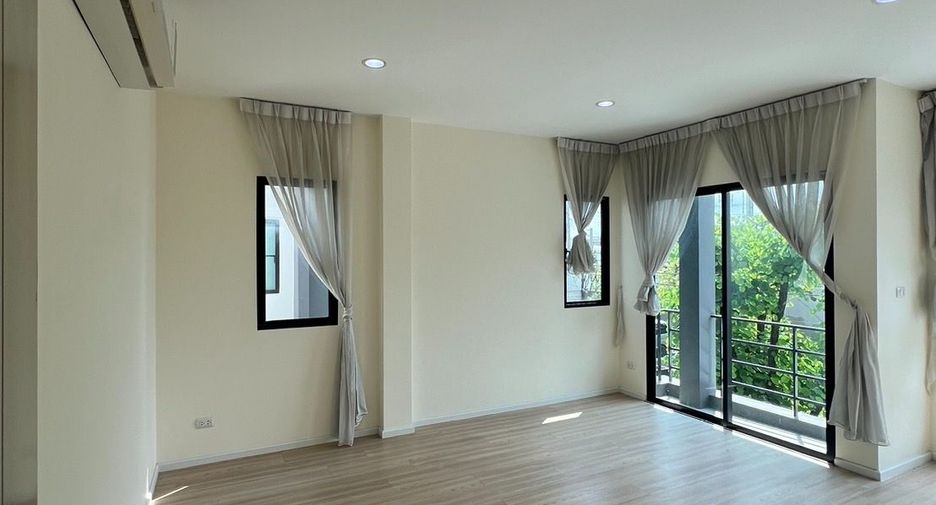 For sale 4 bedrooms house in Prawet, Bangkok