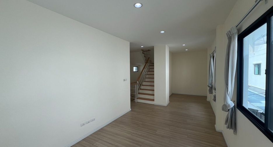 For sale 4 bedrooms house in Prawet, Bangkok