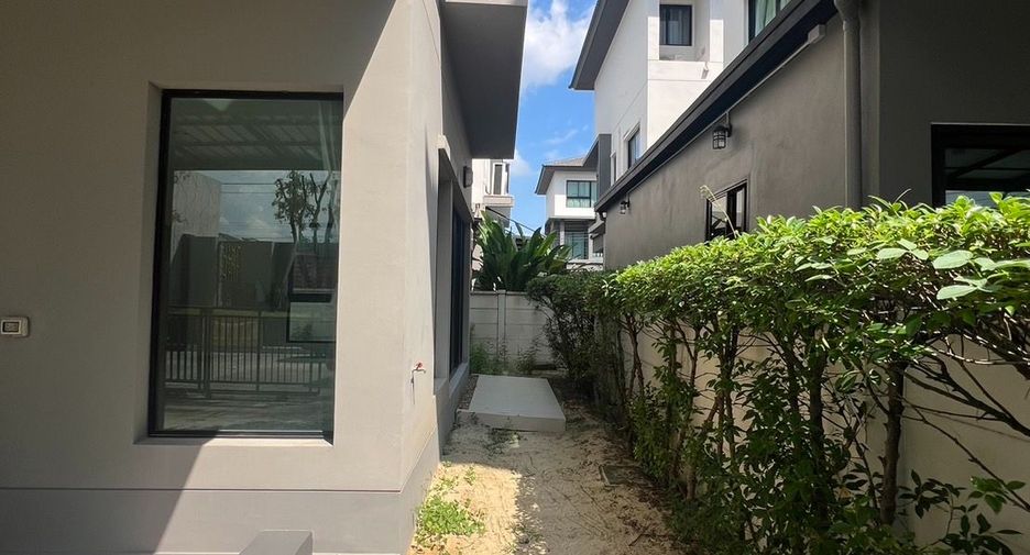 For sale 4 bedrooms house in Prawet, Bangkok
