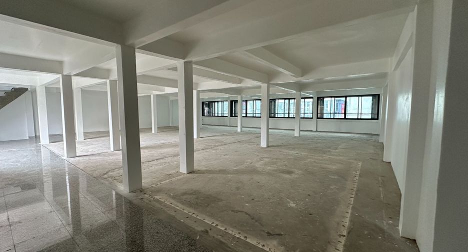 For sale retail Space in Bangkok Yai, Bangkok