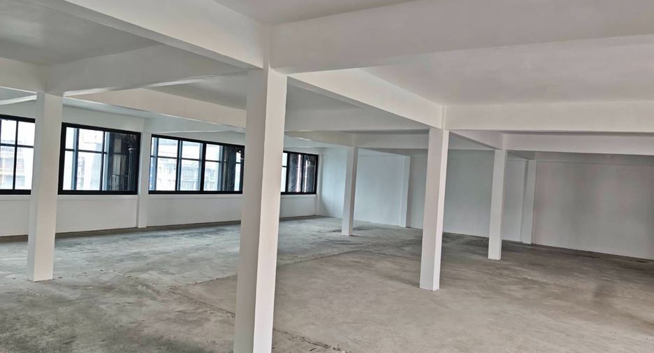 For sale retail Space in Bangkok Yai, Bangkok