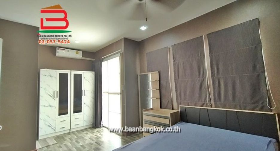 Casa adosada en venta de 4 habitaciones en Sai Mai, Bangkok