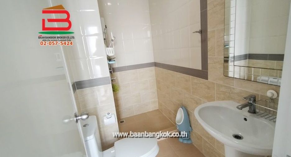 Casa adosada en venta de 4 habitaciones en Sai Mai, Bangkok