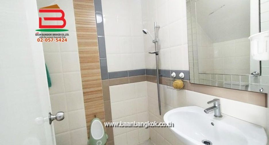 Casa adosada en venta de 4 habitaciones en Sai Mai, Bangkok