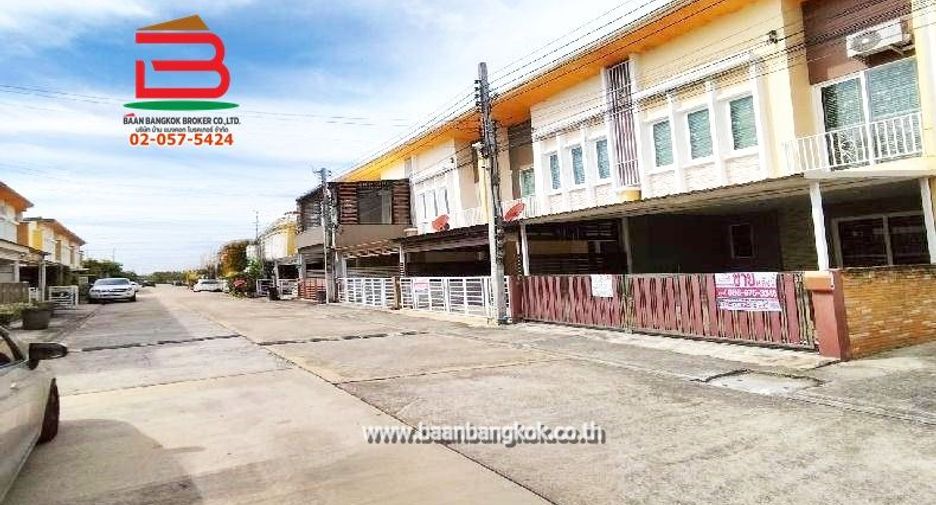 Casa adosada en venta de 4 habitaciones en Sai Mai, Bangkok