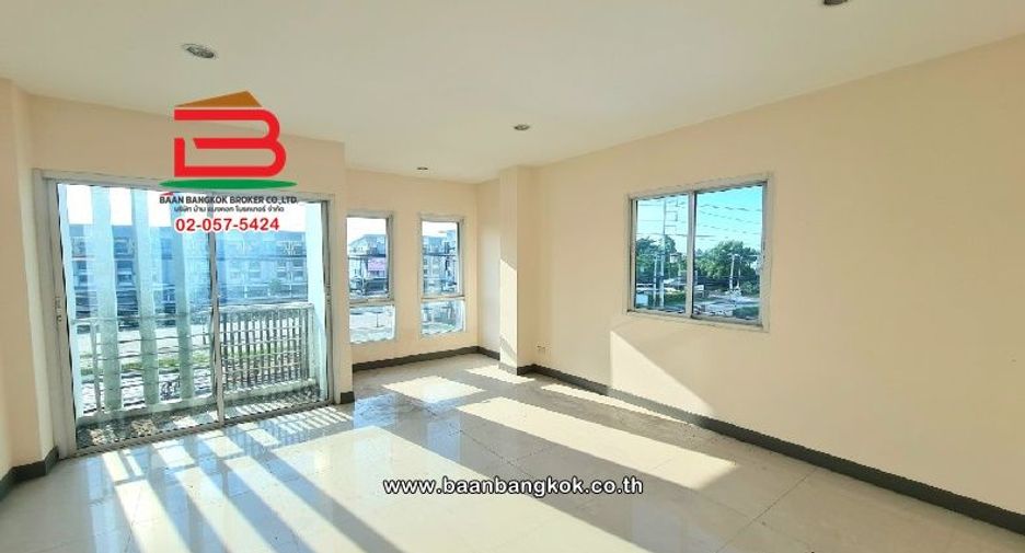 For sale 3 bedrooms retail Space in Sam Khok, Pathum Thani
