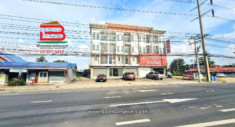 For sale 3 bedrooms retail Space in Sam Khok, Pathum Thani