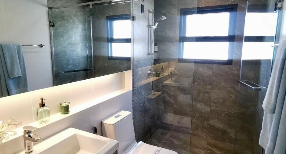 For sale 5 bedrooms house in Bang Phli, Samut Prakan