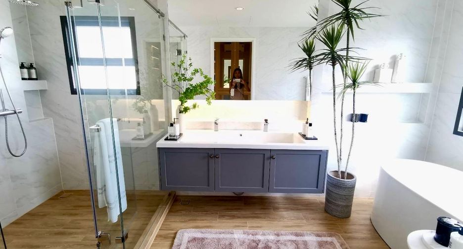 For sale 5 bedrooms house in Bang Phli, Samut Prakan