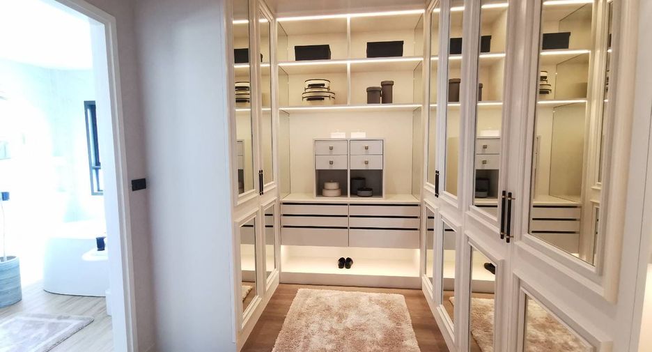 For sale 5 bedrooms house in Bang Phli, Samut Prakan