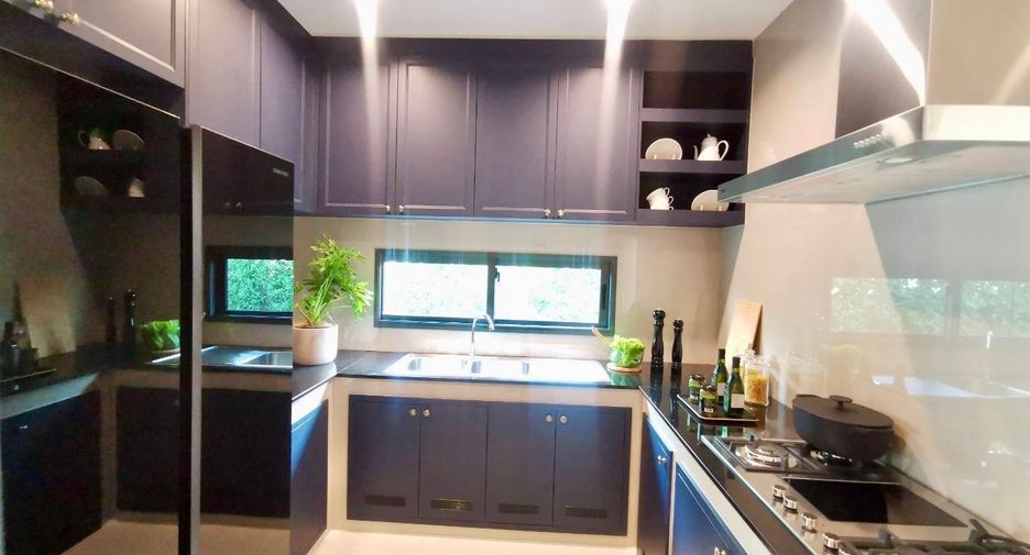 For sale 5 bedrooms house in Bang Phli, Samut Prakan
