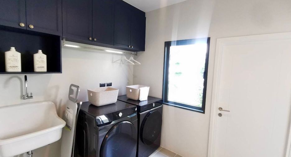 For sale 5 bedrooms house in Bang Phli, Samut Prakan