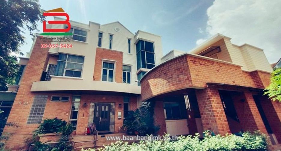 For sale 4 bed house in Lam Luk Ka, Pathum Thani