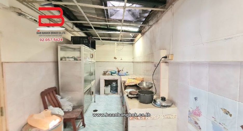 À vendre 3 chambres maison de ville à Nakhon Chai Si, Nakhon Pathom