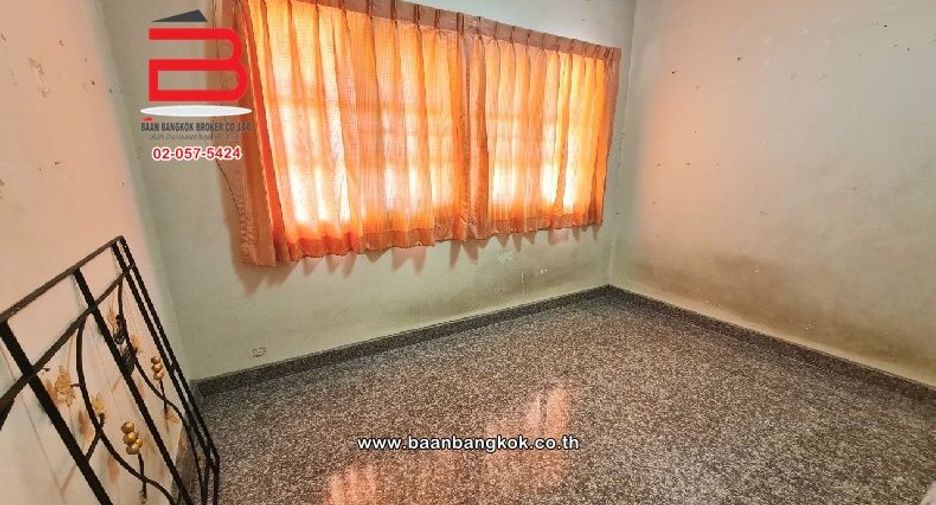 À vendre 3 chambres maison de ville à Nakhon Chai Si, Nakhon Pathom