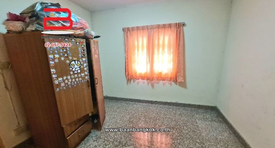 À vendre 3 chambres maison de ville à Nakhon Chai Si, Nakhon Pathom