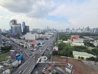 For rent 3 Beds condo in Khlong Toei, Bangkok