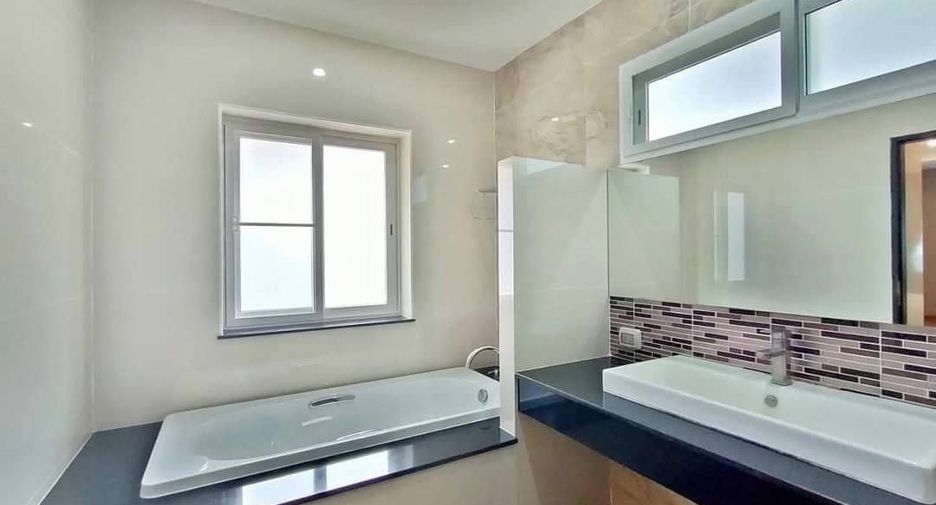 For rent and for sale 4 bedrooms house in Mueang Chiang Mai, Chiang Mai