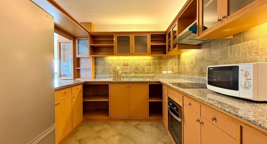 For rent 3 ベッドルーム apartment in Sathon, Bangkok