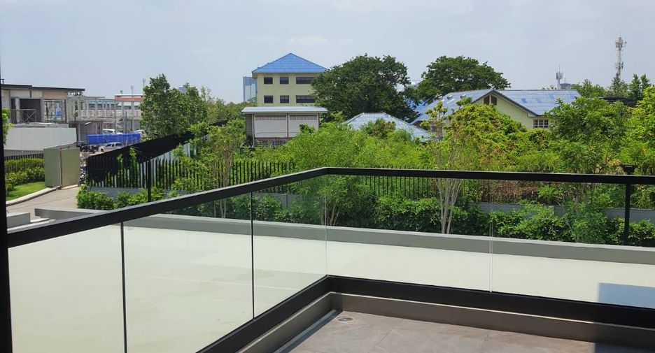 For sale 4 bedrooms house in Suan Luang, Bangkok