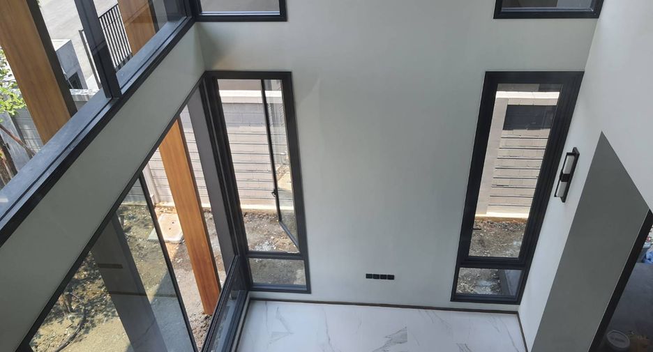 For sale 4 bedrooms house in Suan Luang, Bangkok