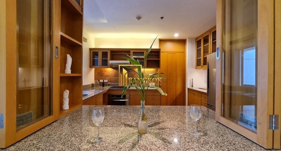 For rent 3 ベッドルーム condo in Sathon, Bangkok