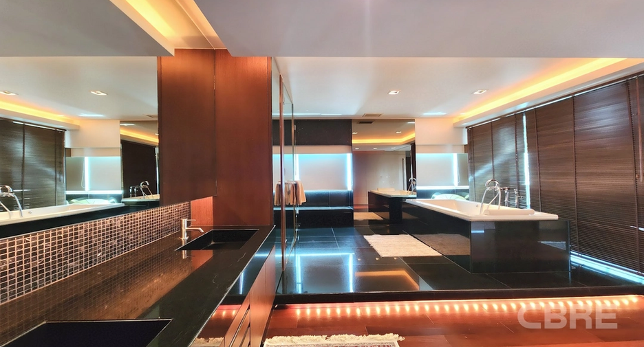 For sale 2 bedrooms condo in Khlong Toei, Bangkok
