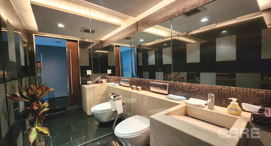 For sale 2 bedrooms condo in Khlong Toei, Bangkok