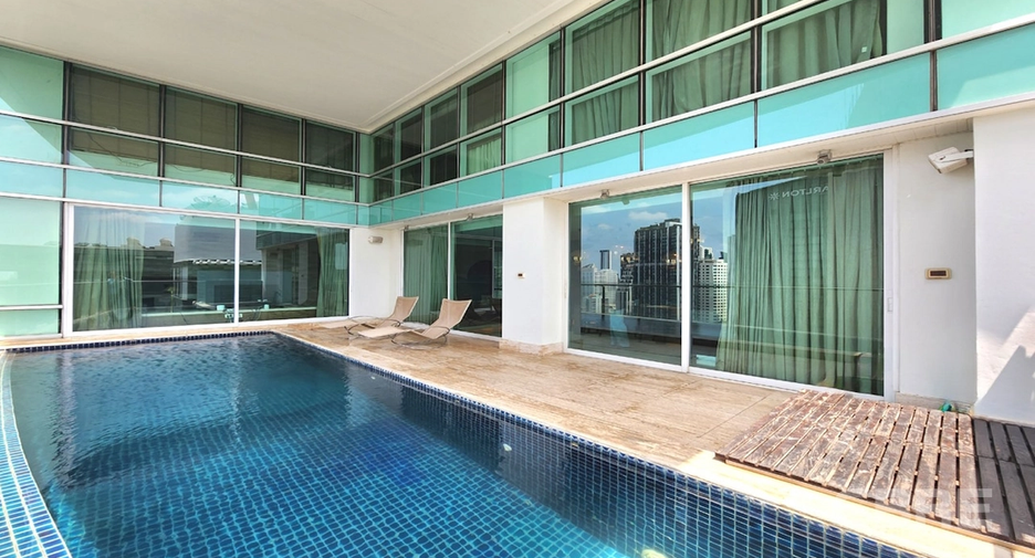 For sale 2 bedrooms condo in Khlong Toei, Bangkok
