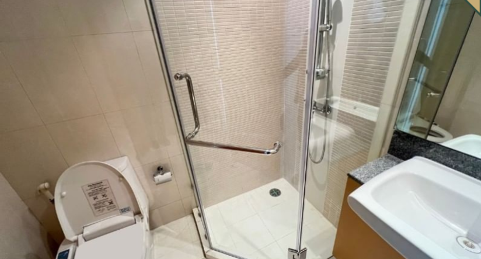 For sale 2 ベッドルーム condo in Khlong Toei, Bangkok